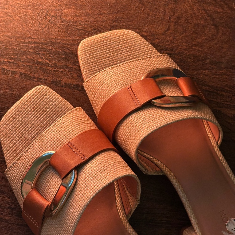 Tan Heel Gold Chunky Sandals